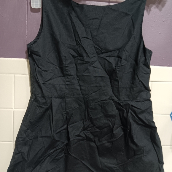 Ladies black, no sleeve design on stomach.small - Picture 2 of 5